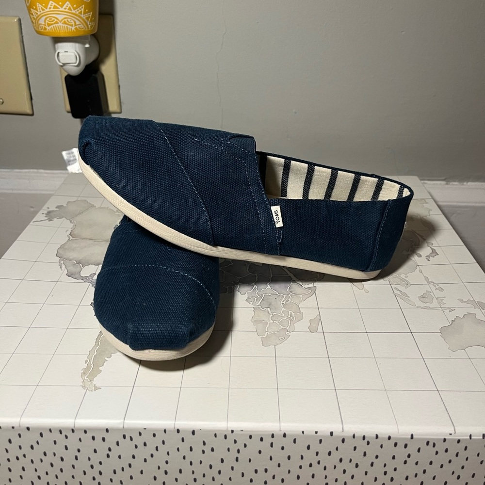 Navy blue Toms Sz 8.5